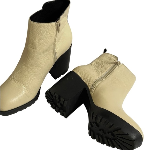 🎁SALE🎁LUCKY BRAND CREAM LEATHER LUG SOLE ANKLE BOOTS SZ 9 MED - Picture 2 of 14